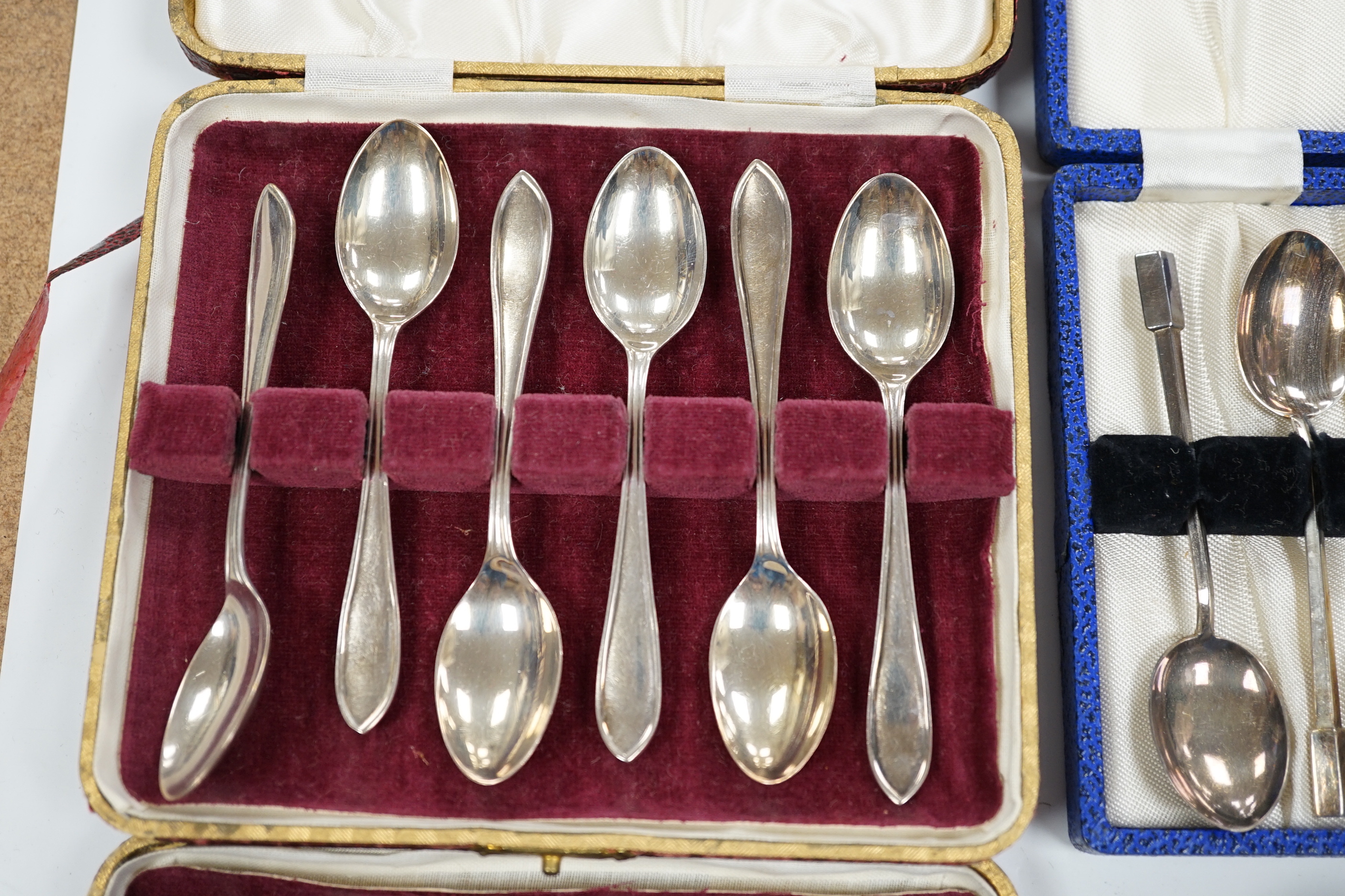 A pair of George V silver rat tail trefid spoons, Goldsmiths & Silversmiths Co Ltd, London, 1911, 20.2cm, three cased sets of silver coffee spoons and other silver flatware